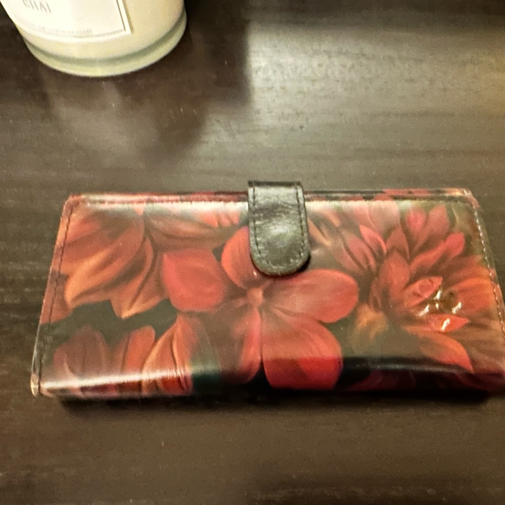 NWOT - Patricia Nash Nazari Bifold Leather Wallet - Beverly floral Wallet